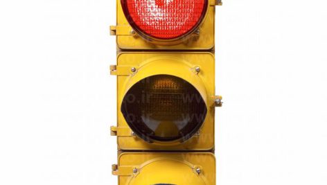 عکس استوک چراغ راهنمایی و رانندگی با پس زمینه سفید | Traffic light